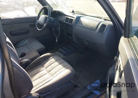 1998 Toyota Tacoma z USA, uszkodzony, nr VIN 4TAVL52N8WZ080909